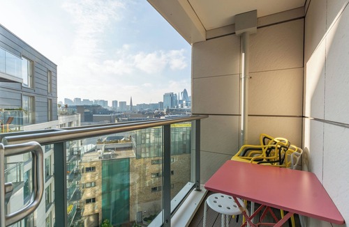 Weavers Apartment | Sleek Studio Apartment with Balcony in Shoreditch by MySquare
