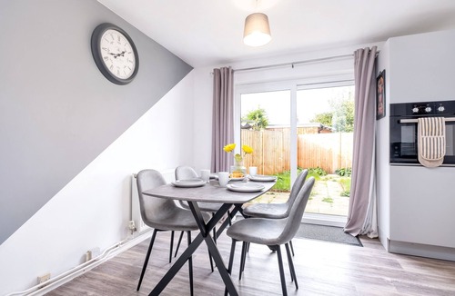 Peterborough House | Sleeps 5 - Perfect for Contractors & Professionals