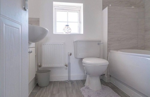 Corby House | Sleeps 5 - Private Garden- Free Parking