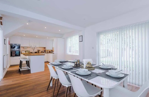 Trafford House | Sleeps 6 | Driveway Parking | 3 Bed Home in Sale