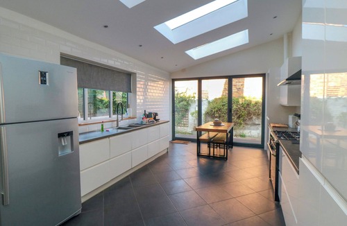 South Cliff Cottage | SOUTH BAY HOUSE, family friendly, with open fire in Scarborough