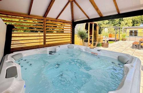 Raywell Ski Chalet | Spa Sensation (Sauna & Hot Tub)
