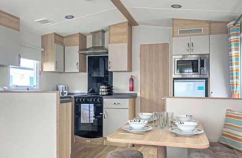 Chapel Saint Leonards House | Spacious 12ft-wide caravan with one double and one twin.