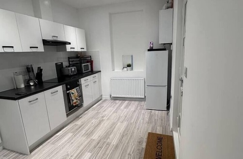 Mexborough Apartment | Spacious 2-Bed Doncaster | Ideal for Teams