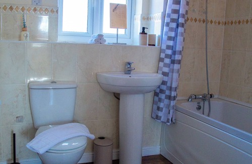 Solihull Apartment | Spacious 2-Bed Home Near NEC, Airport & Resorts World
