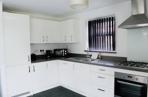 Bedford Apartment | Spacious 2-Bed Kempston Apartment Ideal for Contractors, Families & Relocators