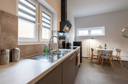 Peterborough Apartment | Spacious 2 bed, Netflix, Parking