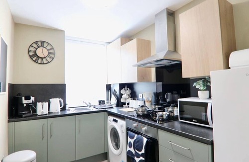 Sheffield Apartment | Spacious 2BR Haven Near Sheffield Centre