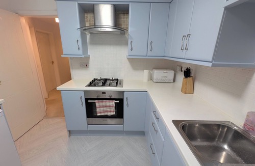 Oadby House | Spacious 3 bedroom Family house with games room in quiet area