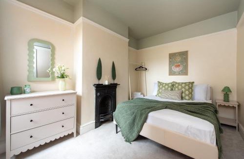 Rugby Apartment | Spacious 3 Bed In Rugby