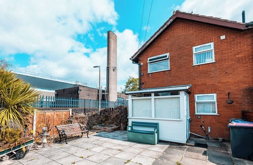 Salford House | Spacious 3-Bed Manchester Home | Sleeps 8 |Parking | Near Manchester City Centre