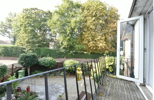 Pontefract Apartment | Spacious 3 Bedroom, 2 Bathroom Apartment