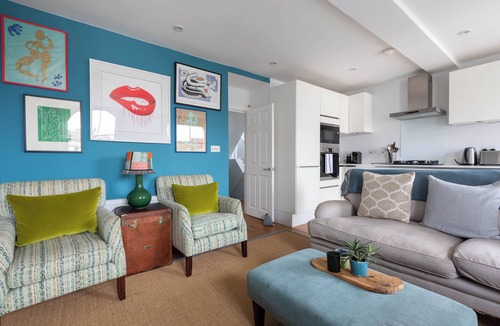 Colville Apartment | Spacious 3BD Flat with Balcony, Notting Hill