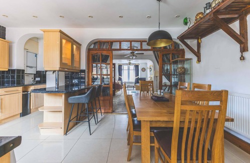 Southall Green House | Spacious 3BDR Home Near Southall Station Heathrow