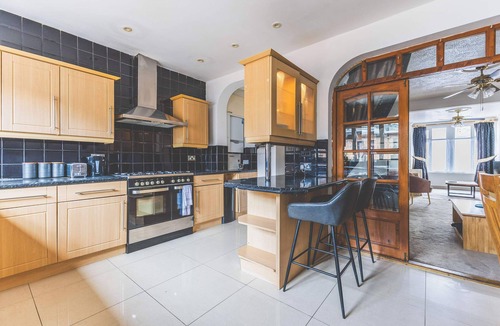 Southall Green House | Spacious 3BDR Home Near Southall Station Heathrow