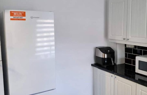 South Ockendon House | Spacious 3BR Home | Fast London Commute | 4minutes walk to station l Parking