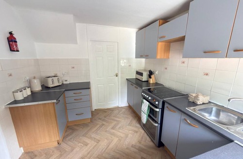 Kirkheaton House | Spacious 3BR Home | Near Huddersfield Town Centre, University & M62