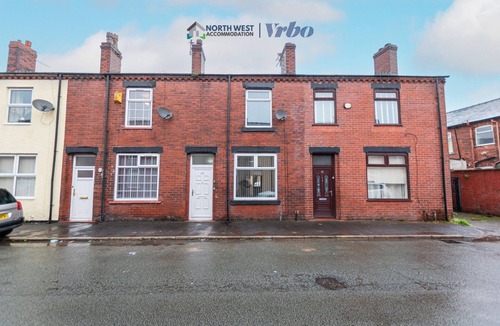 Leigh House | Spacious 3BR House in Leigh Ideal for Contractors&Families Long Stays Welcome