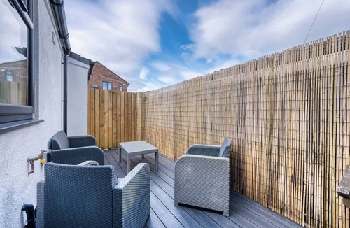 Farnworth House | Spacious 4-Bedroom Bolton House, Sleeps 11, Garden and Parking