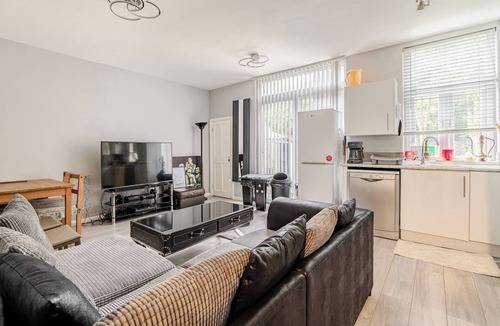 South Norwood House | Spacious 4 Bedroom House in London