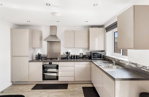 Manchester House | Spacious 4-Bed Home Near City Links