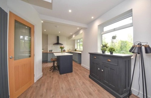 Wigan House | Spacious 4B home, great for families/contractors