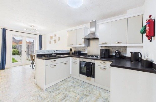 Corby House | Spacious 5 Bed 3 Baths Contractor Hub Parking Fast Wi-Fi Smart TV's - Corby