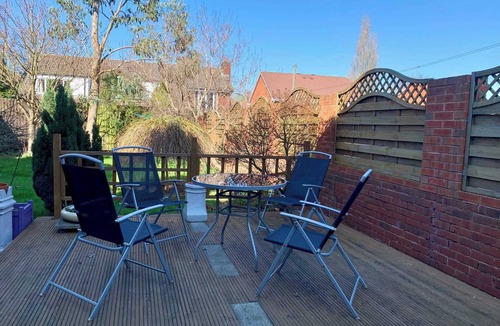 Willenhall House | Spacious 6BR House with Driveway Parking