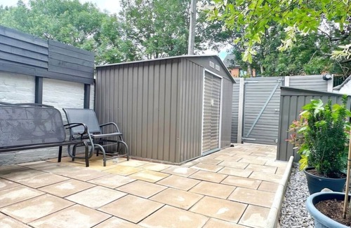 Oldham House | Spacious and Cozy 2-bedroom house in Manchester