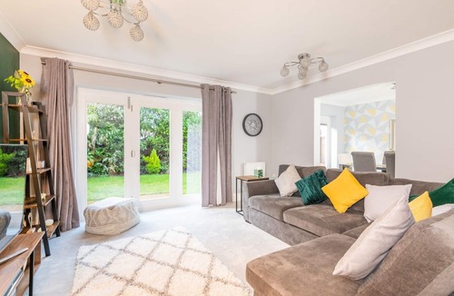 York House | Spacious and Modern Townhouse I Pass The Keys