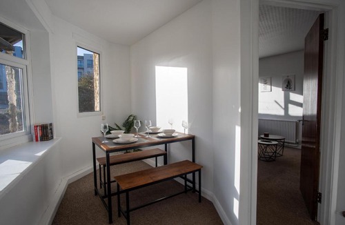 Loughborough House | Spacious Canalside Cottage - Games Room - Dog Walks