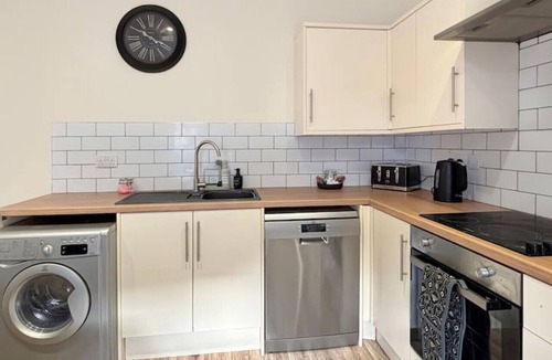 Newark Apartment | Spacious Central 2 bed Apartment sleeps 8 Newark