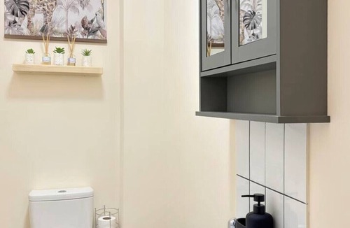 Newark Apartment | Spacious Central 2 bed Apartment sleeps 8 Newark