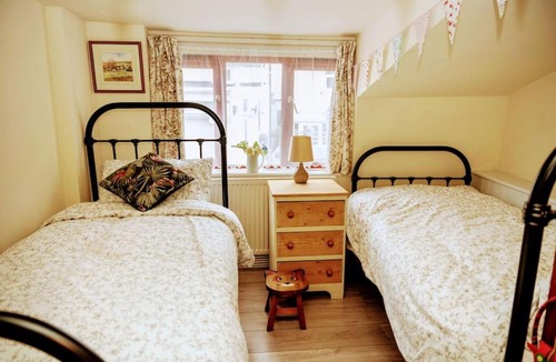 Hornsea House | Spacious Charming Cottage near Lake and Sea