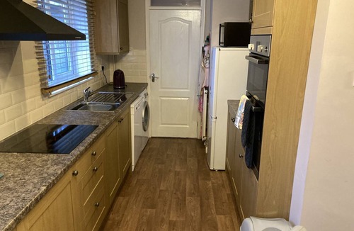 Grantham House | Spacious detached bungalow with off street parking