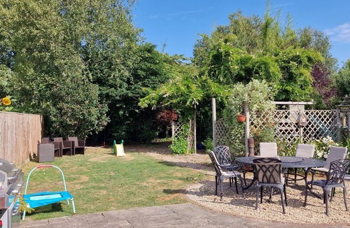 Cuddesdon House | Spacious Detached 4-Bedroom Family Home with Large Garden