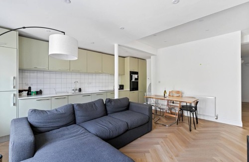 Bruce Grove Apartment | Spacious flat in the heart of Tottenham