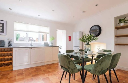 Erewash House | Spacious Home | Driveway Parking | Minutes from M1