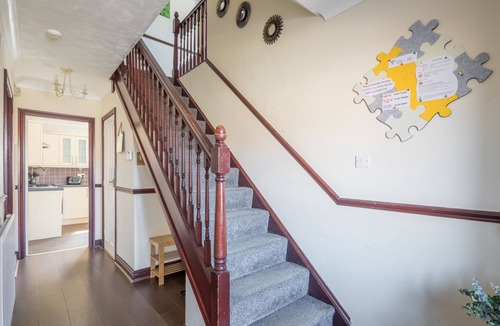 Peterborough House | Spacious Home for 10 - Garage & Family Ready