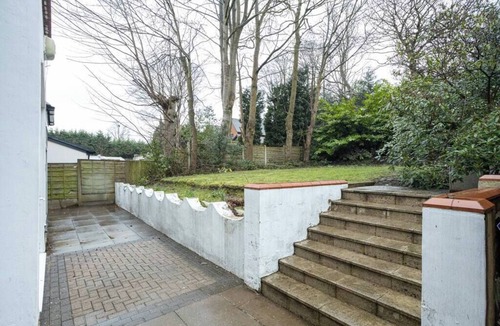 Manchester House | Spacious House, Private Parking 5+ Cars, Sleeps 10