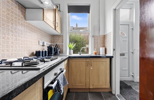 Beeston House | Spacious Leeds Home | Sleeps 6 | Free Parking