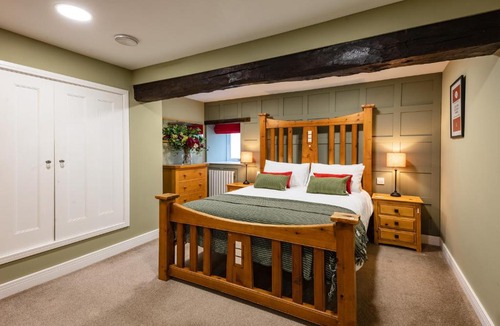 Stamford Apartment | Spacious, luxury town centre Granary conversion