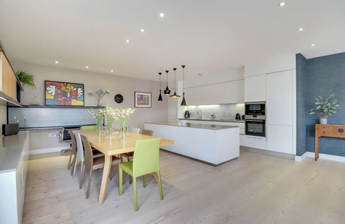 Soho Apartment | Spacious Modern Designer Soho Flat with AirCon, 24 Hour Concierge and Terrace