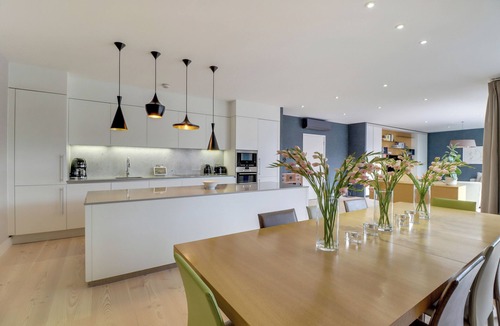 Soho Apartment | Spacious Modern Designer Soho Flat with AirCon, 24 Hour Concierge and Terrace