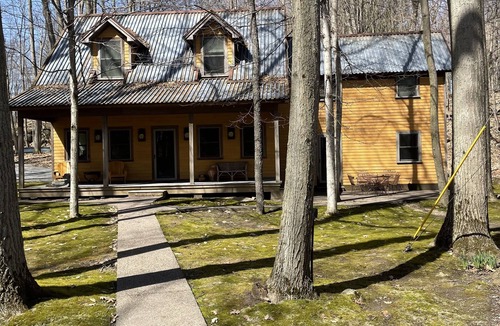 Wellesley Island House | Spacious Peaceful home in the Woods on Wellesley Island