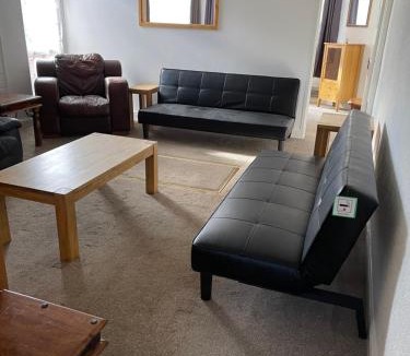 Mansfield House | Spacious, Sleeps 18, 3 Bathrooms, Parking, Parks, Mansfield, Sherwood