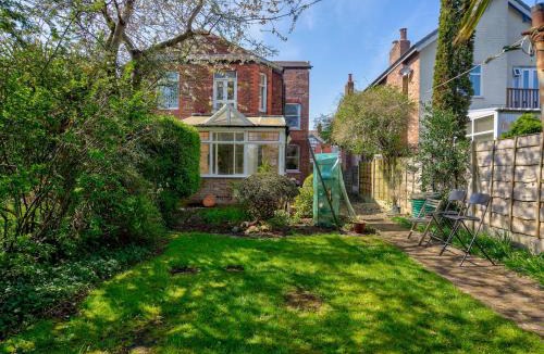 Stretford House | Spacious Victorian Family Home in Stretford - Pass the Keys