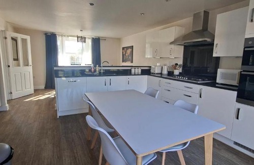Warboys House | Sprawling 7-Bed Retreat in the Heart of Warboys