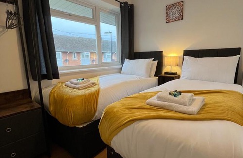 Portswood Apartment | St Denys 2 bedroom flat, Convenient location next to station, Great for contractors