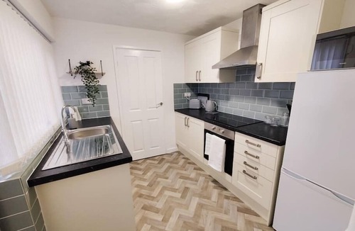 Doncaster House | St Johns Hse-Contractors-Free Parking-Wifi-Kitchen-Dog Friendly-Mid-Term Stays